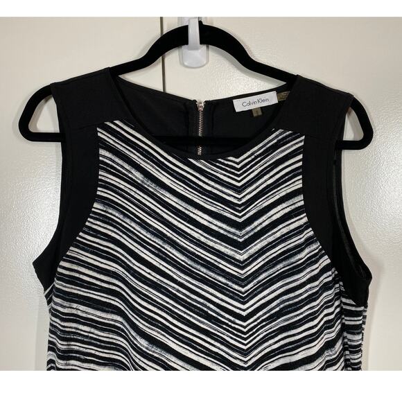 Calvin Klein Sleeveless Black & White Chevron Stretch Tank Bouse Size Medium - Picture 2 of 8